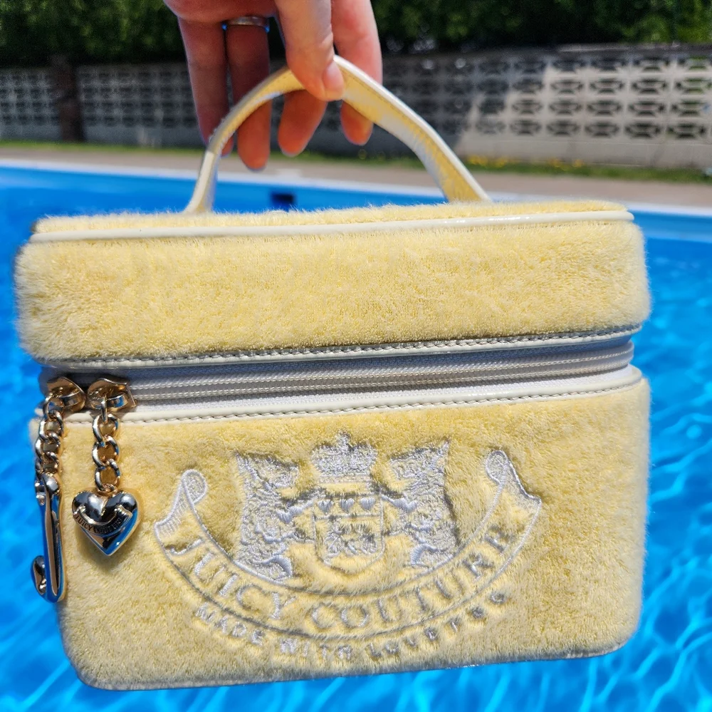 SOLD Juicy Couture Train Case Cosmetic Case Travel Bag - Picture 7 of 14